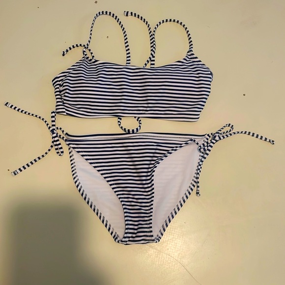 Juniors bikini. Never worn by my daughter. Top says it’s L but its very small. - Picture 1 of 4